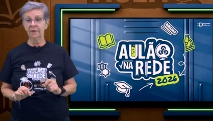 Professora de Linguagens no Aulão na Rede 2026 prepara para Artes no Enem com foco social