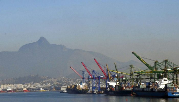 Projeção de superávit comercial para 2026 é revisada para US$ 84,4 bilhões