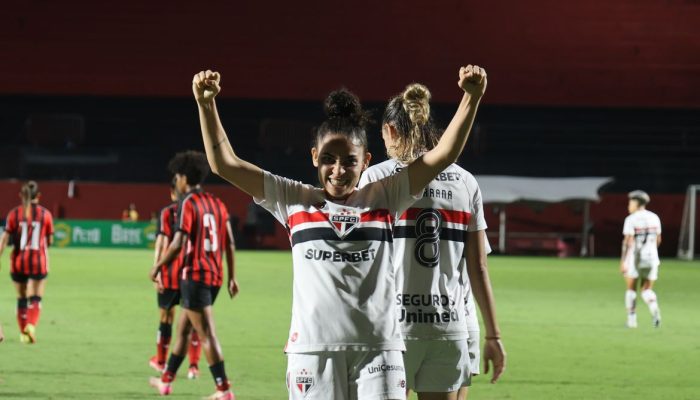 São Paulo feminino domina Vitória e assume ponta do Brasileirão em Salvador