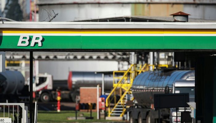 Subsídio governamental neutraliza aumento do diesel nas refinarias da Petrobras
