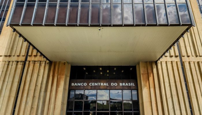 Taxa Selic cai para 14% ao ano e Copom sinaliza rumos da economia brasileira