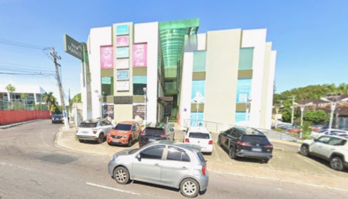 Tiros matam homem em frente a shopping no Parque Dez de Novembro, Manaus