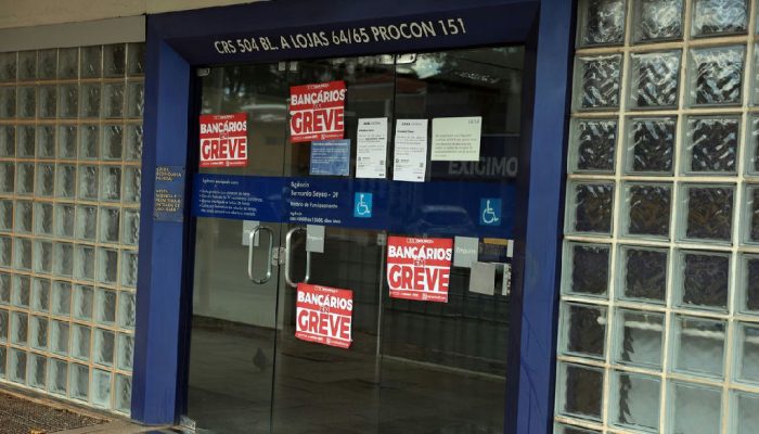 TST determina manutenção de 60% dos funcionários da Caixa durante greve