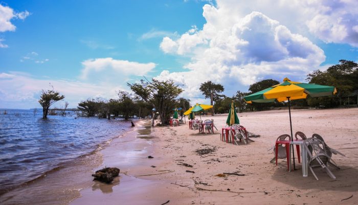Turismo no amazonas recua em agosto com impacto da fumaça de queimadas