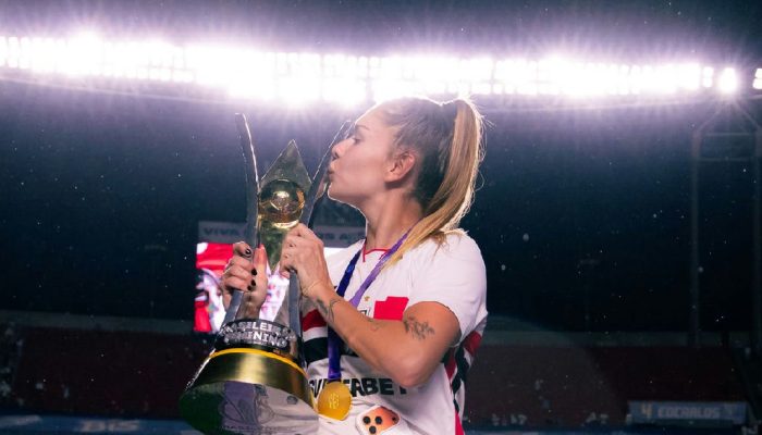 Zagueira do São Paulo e campeã nacional, Carol Gil é chamada para amistosos da seleção em outubro